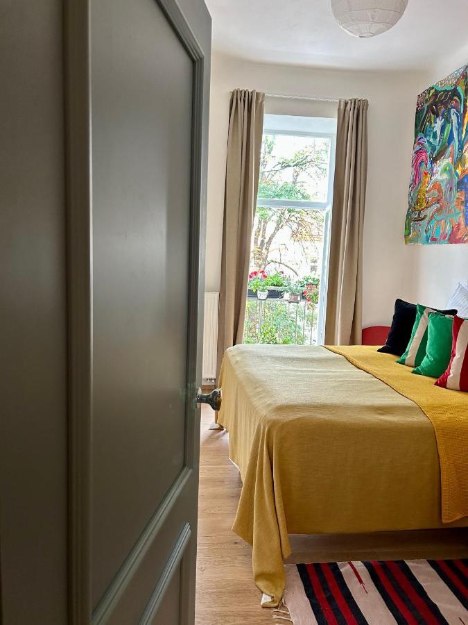 Green Balcony & King Size Bed Praha Bagian luar foto