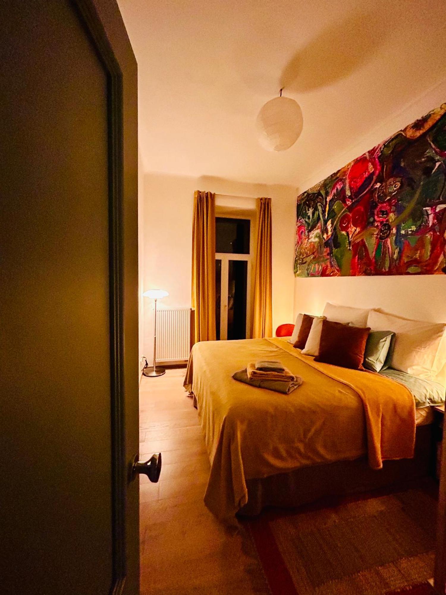 Green Balcony & King Size Bed Praha Bagian luar foto