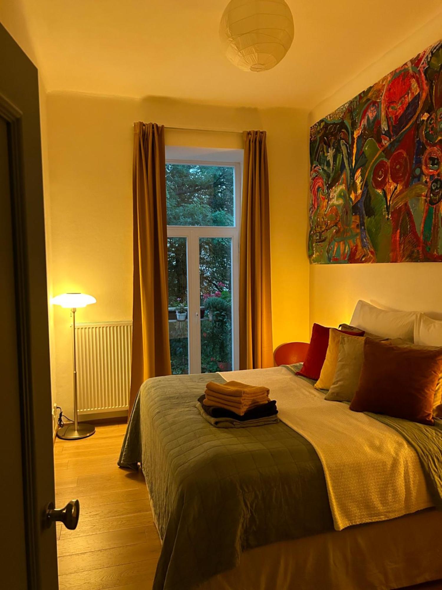 Green Balcony & King Size Bed Praha Bagian luar foto